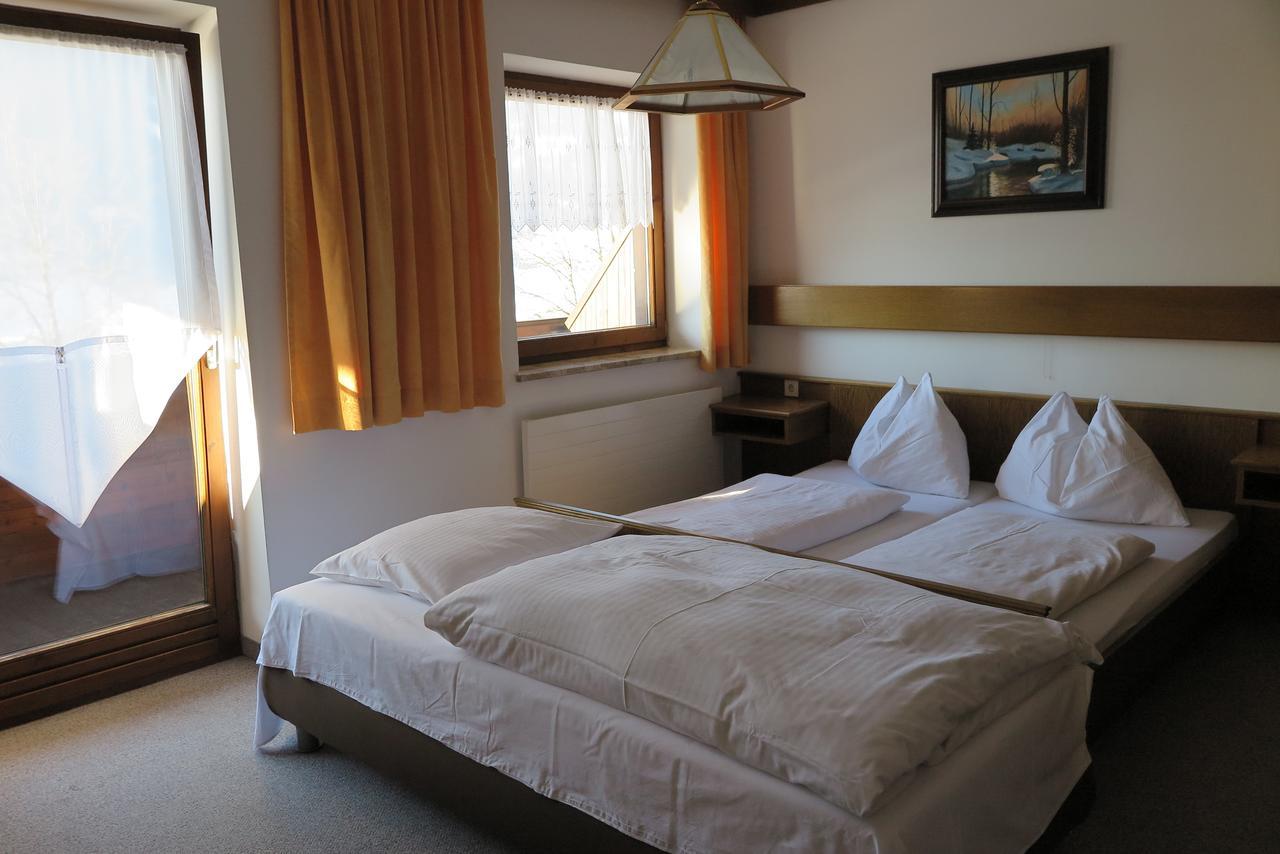 Haus Enzian Apartamento Sankt Johann im Pongau Quarto foto