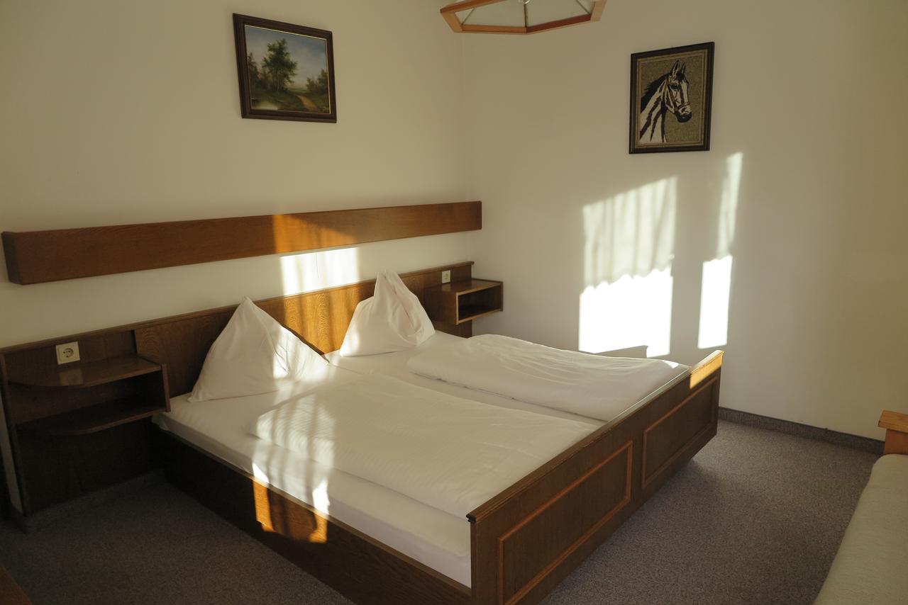 Haus Enzian Apartamento Sankt Johann im Pongau Quarto foto